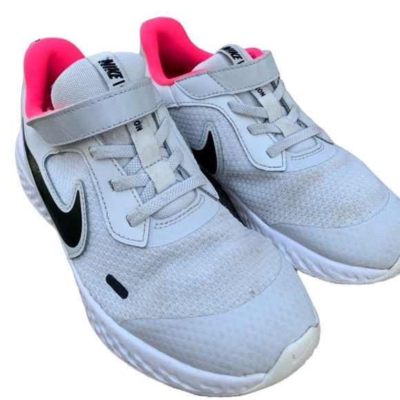 SOLD Nike ‘GS’ Revolution 5 Running Shoes Youth / Kids Sneakers - Picture 2 of 6